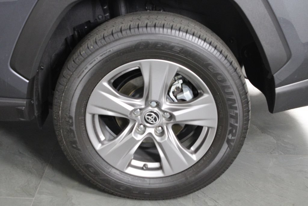 Used 2025 Toyota RAV4 LE AWD/4WD image 14