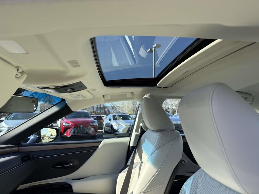 Used 2025 Lexus ES 300h w/ Premium Package image 13