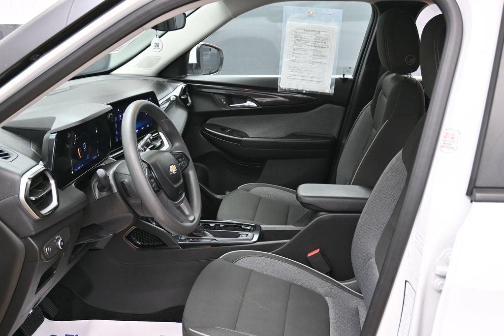 Used 2025 Chevrolet TrailBlazer LT AWD/4WD image 21