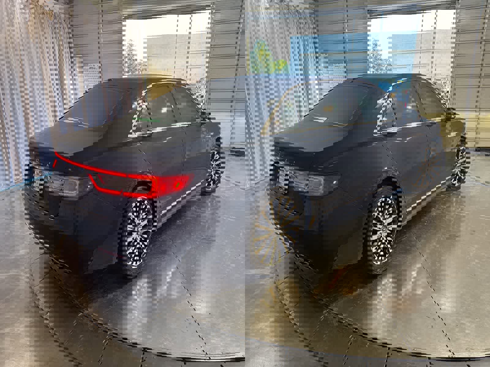 Used 2017 Lincoln Continental Select image 4