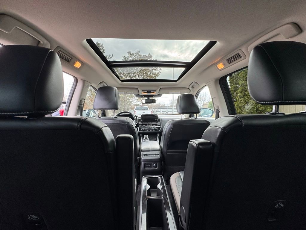 Used 2022 Nissan Pathfinder Platinum image 30