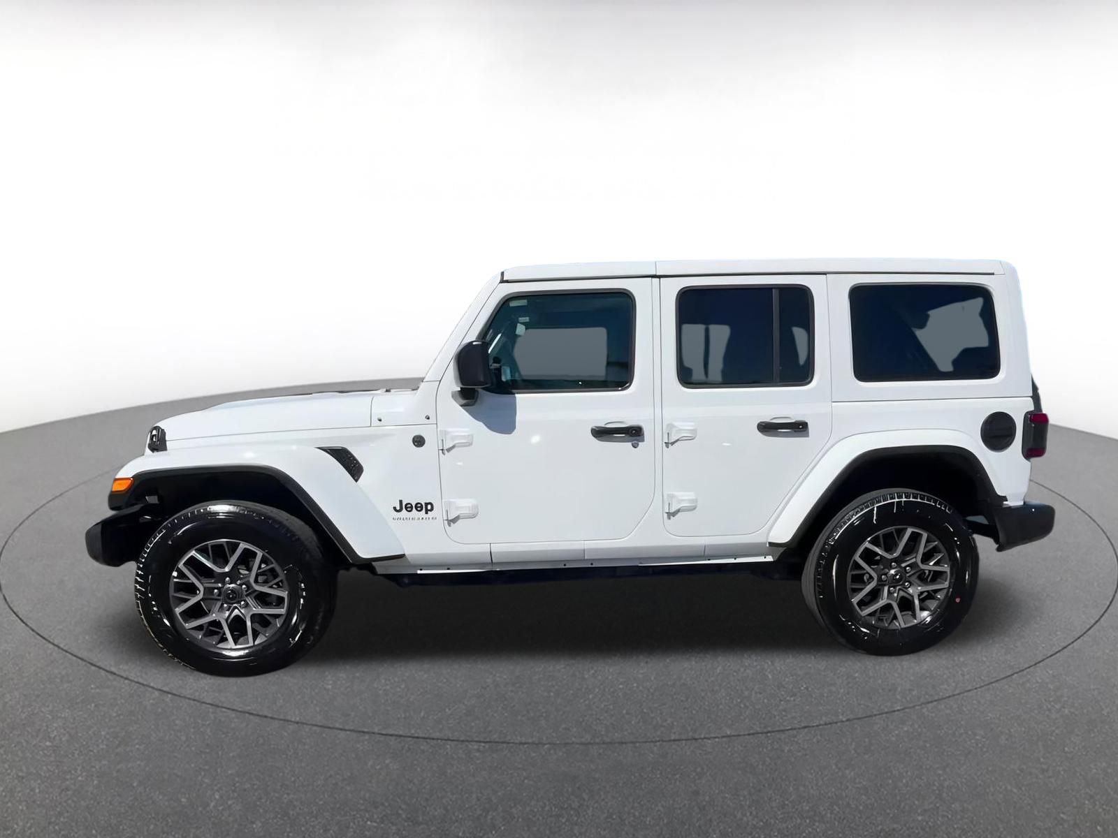 Used 2025 Jeep Wrangler Sahara image 9
