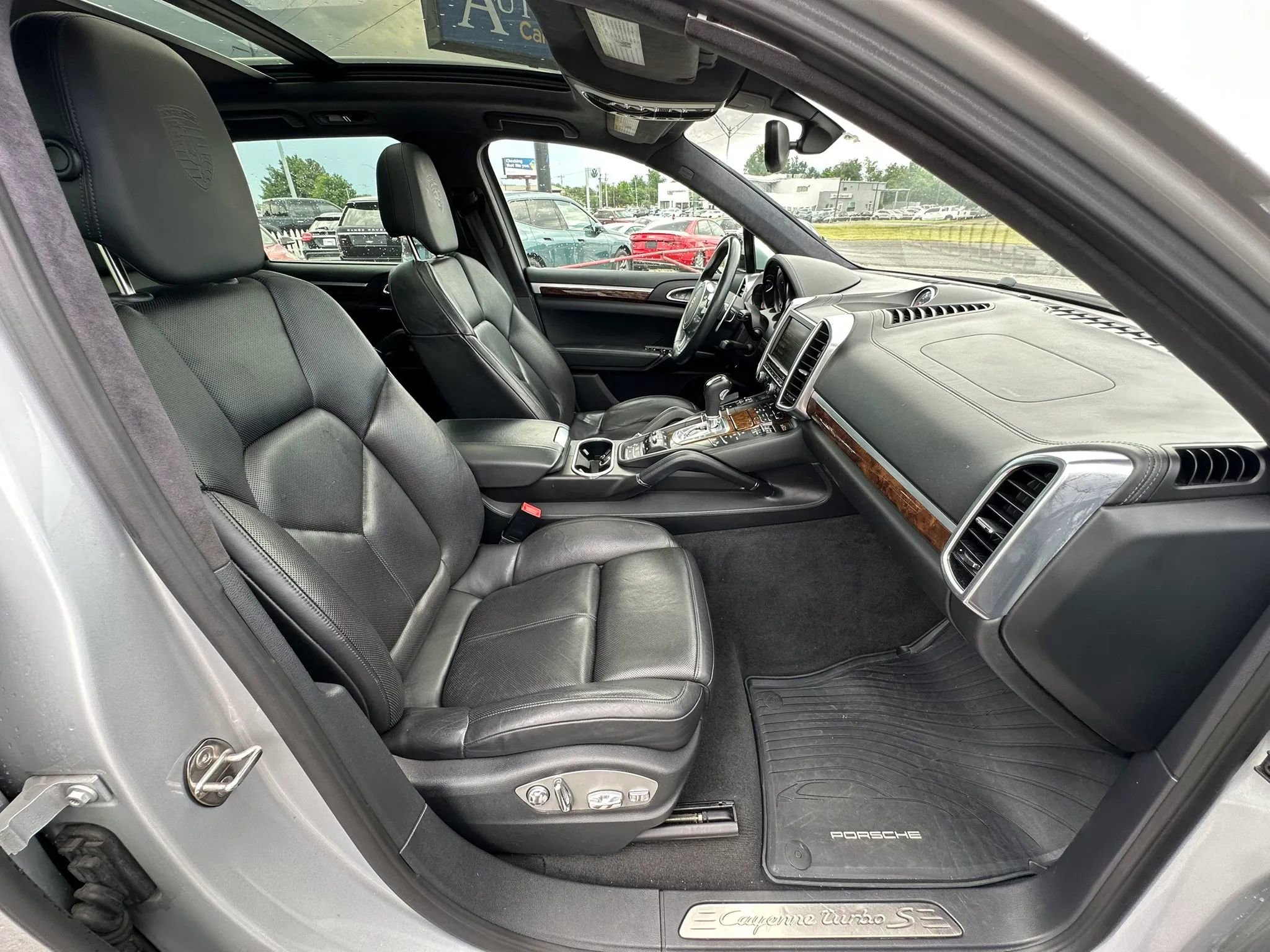 Used 2014 Porsche Cayenne Turbo S AWD/4WD image 13