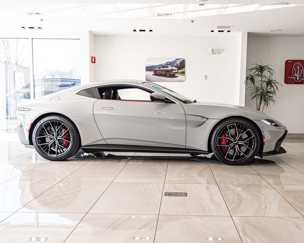 Used 2023 Aston Martin V8 Vantage Coupe image 9