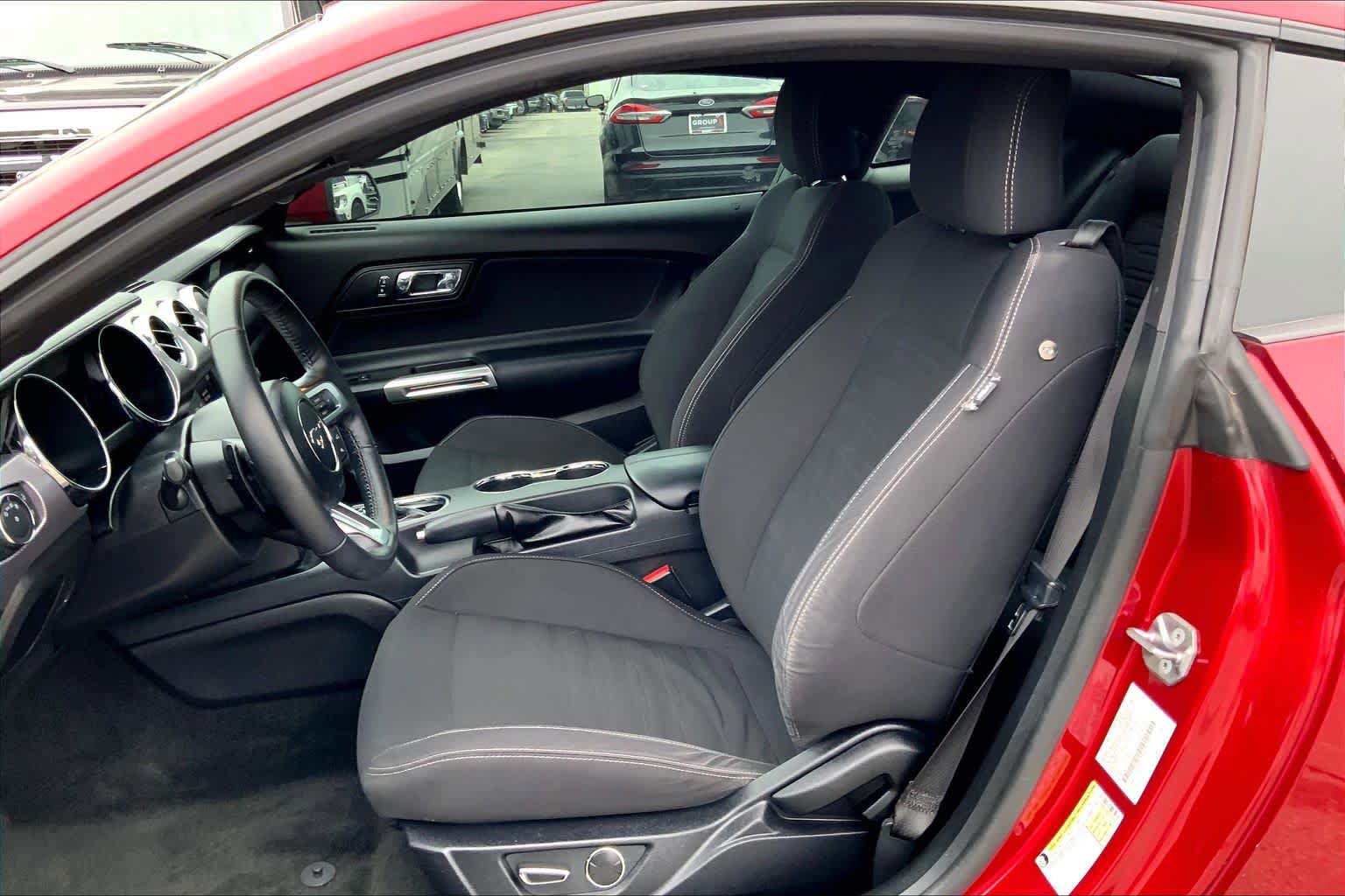 Used 2017 Ford Mustang Coupe RWD image 7