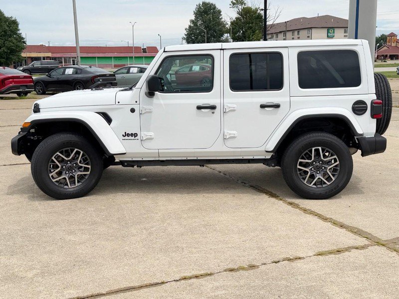 Used 2025 Jeep Wrangler Unlimited Sahara AWD/4WD image 6