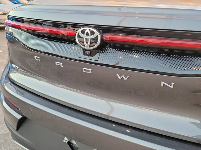 Used 2023 Toyota Crown Limited image 7