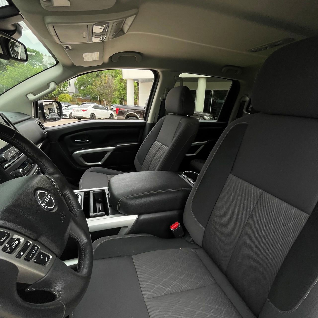 Used 2024 Nissan Titan SV w/ SV Convenience Package image 22