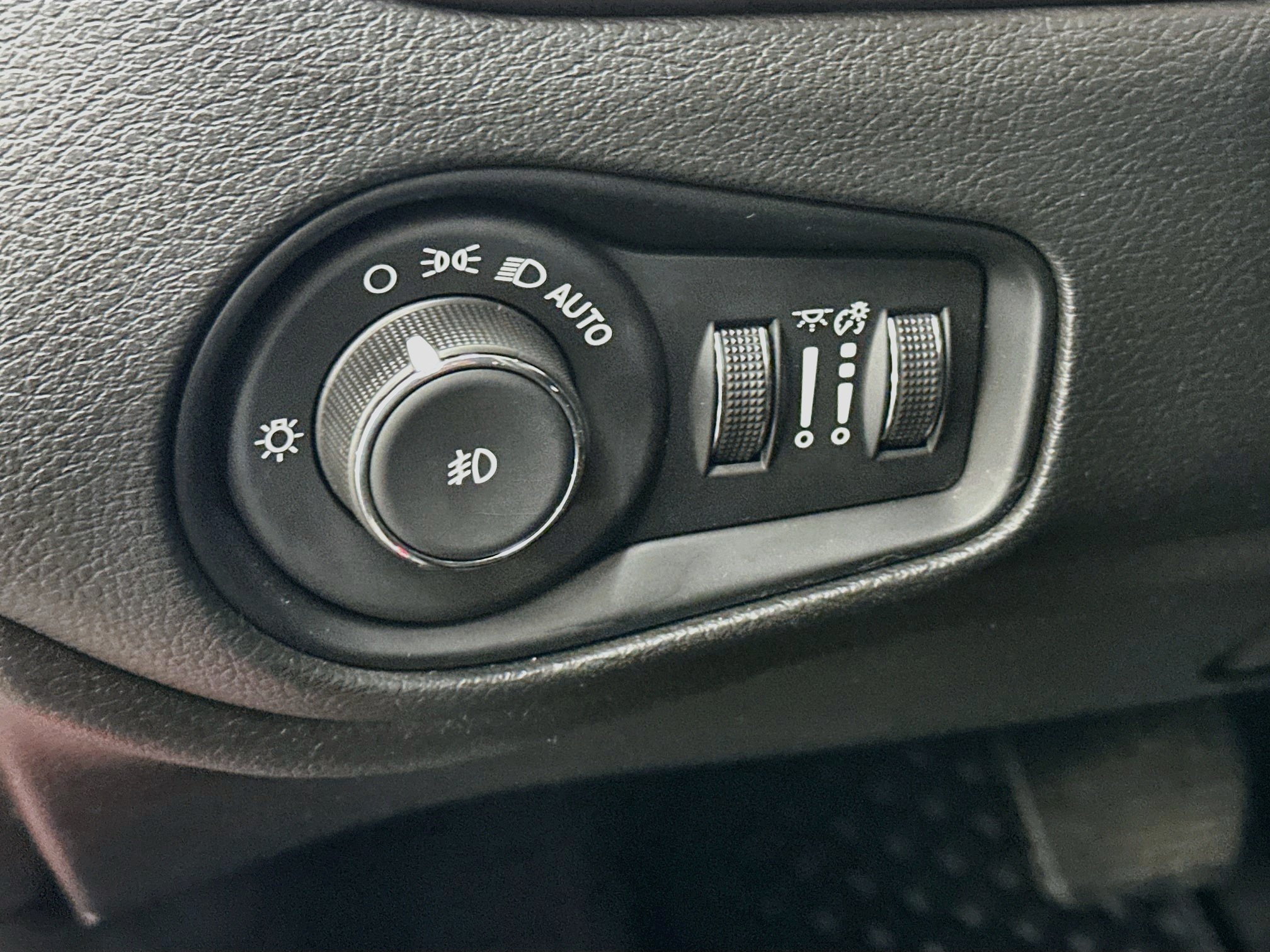 Used 2023 Jeep Renegade Trailhawk AWD/4WD image 17