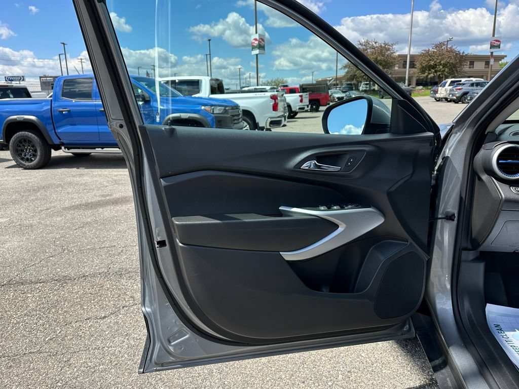 Certified 2025 Chevrolet Trax LS w/ LS Convenience Package FWD image 19
