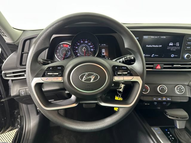 Used 2023 Hyundai Elantra SE image 14