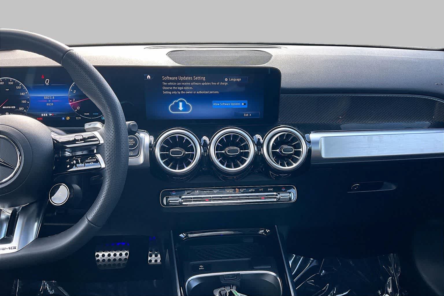 Used 2026 Mercedes-Benz GLB 35 AMG 4MATIC image 7