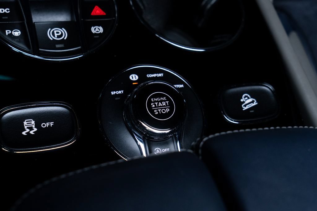 Used 2022 Bentley Bentayga AWD/4WD image 38