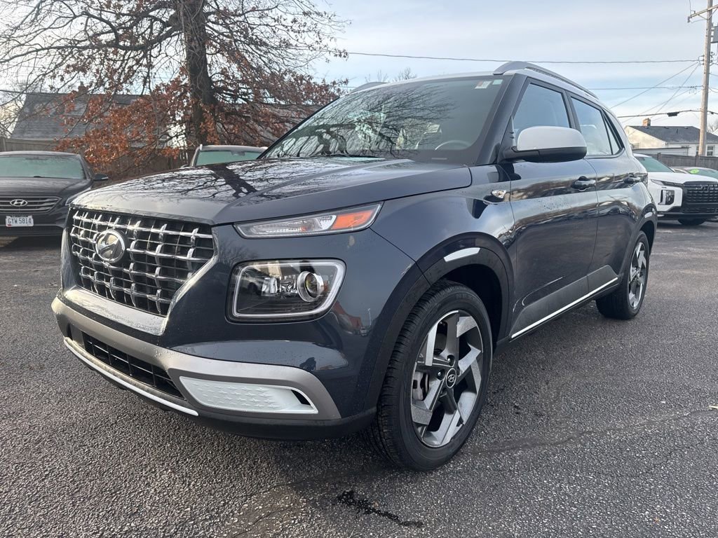 Used 2023 Hyundai Venue Limited w/ Cargo Package image 10