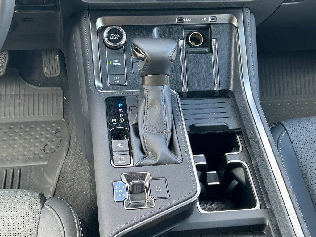 Used 2026 Lexus GX 550 w/ Accessory Package (2T) AWD/4WD image 24