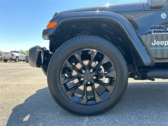 Used 2023 Jeep Wrangler Sahara AWD/4WD image 10