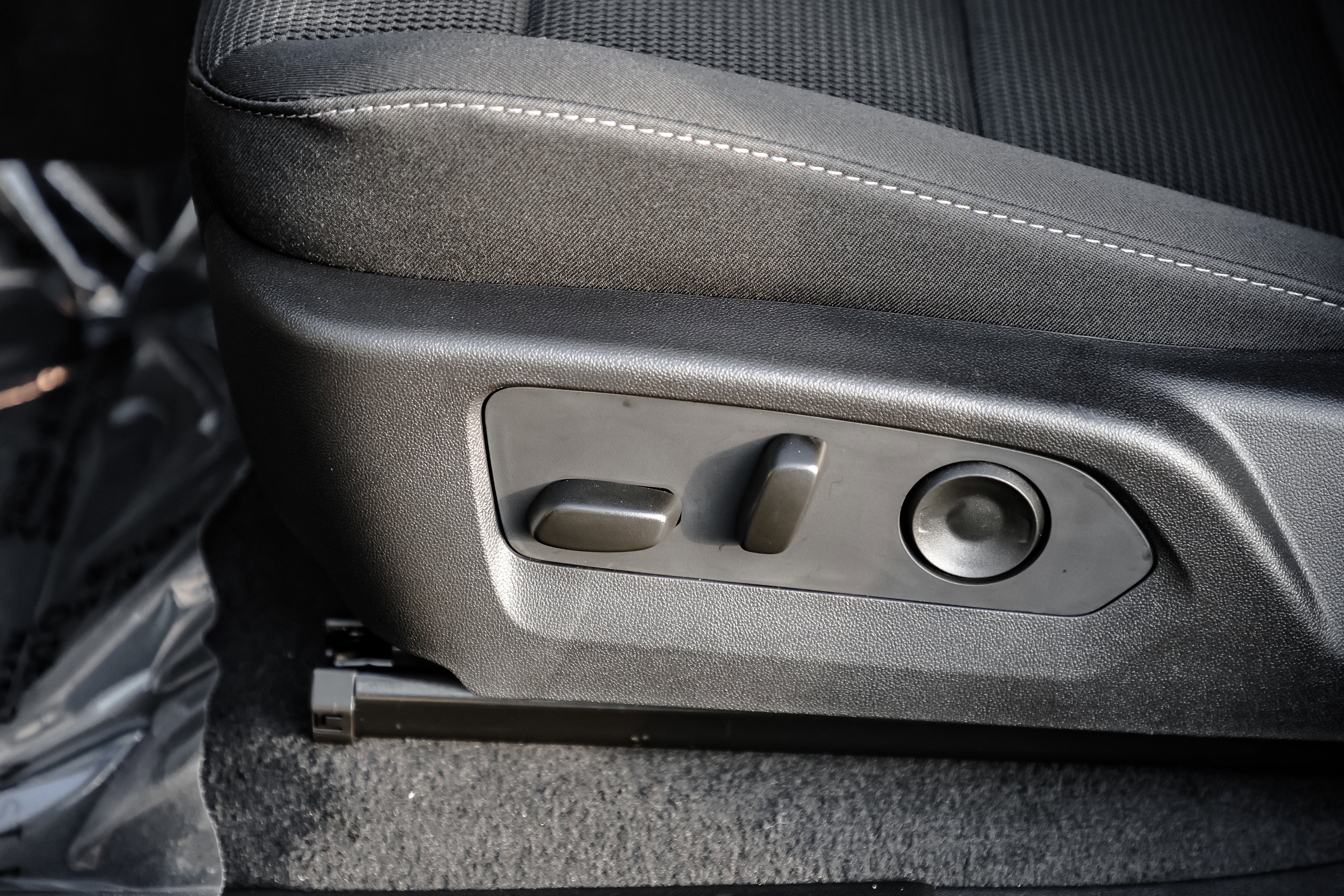 New 2026 GMC Canyon Elevation w/ Convenience Package image 13