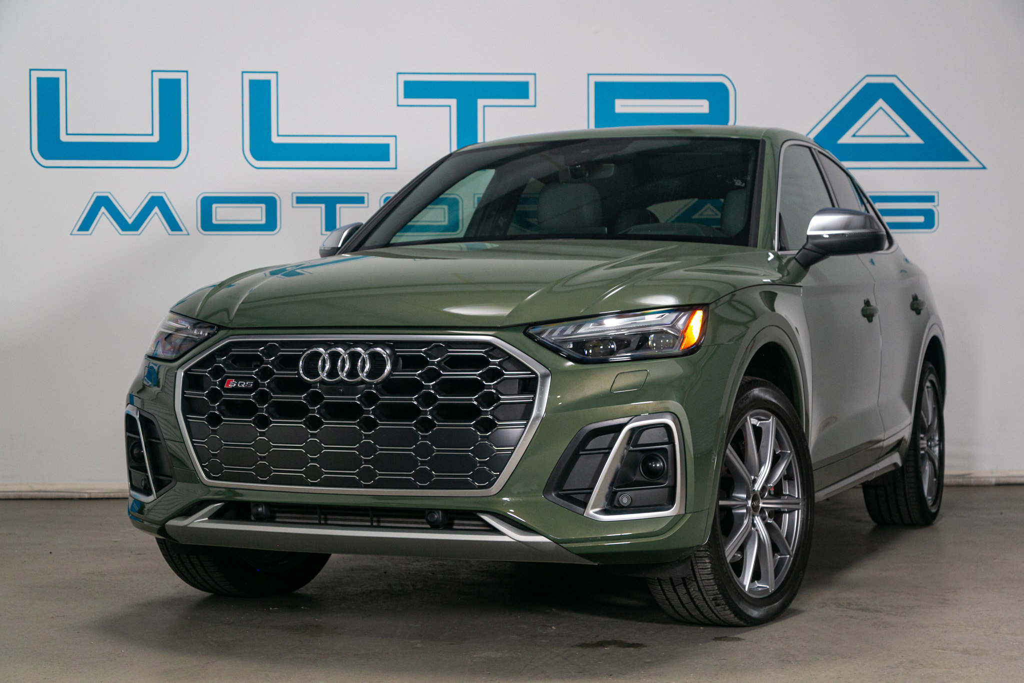 Used 2023 Audi SQ5 Prestige w/ Prestige Package image 3