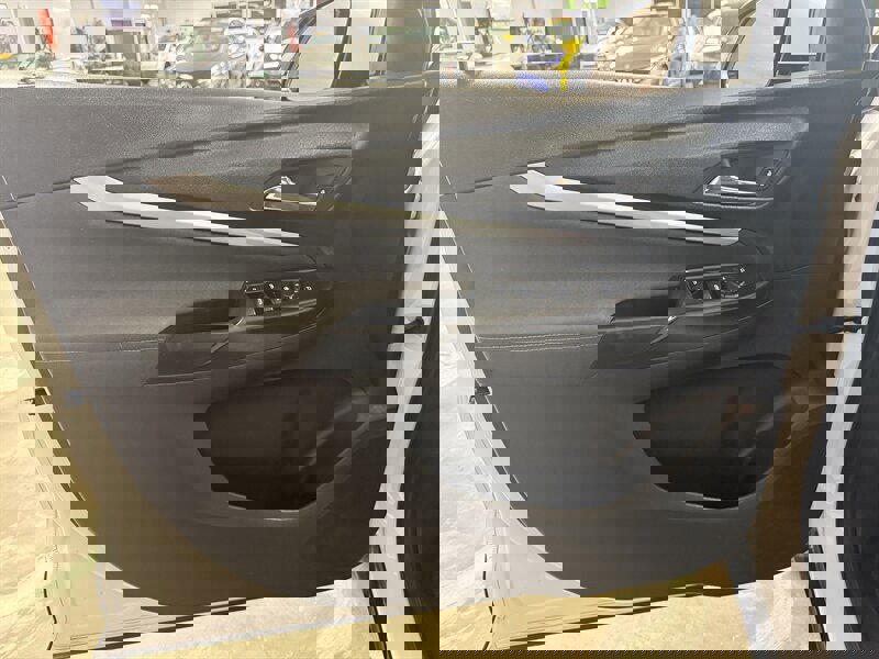 Used 2023 Chevrolet Bolt EUV LT image 9