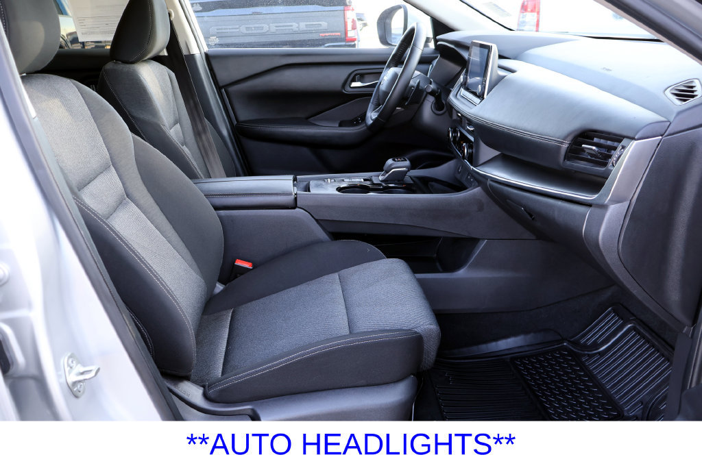 Used 2025 Nissan Rogue SV FWD image 17