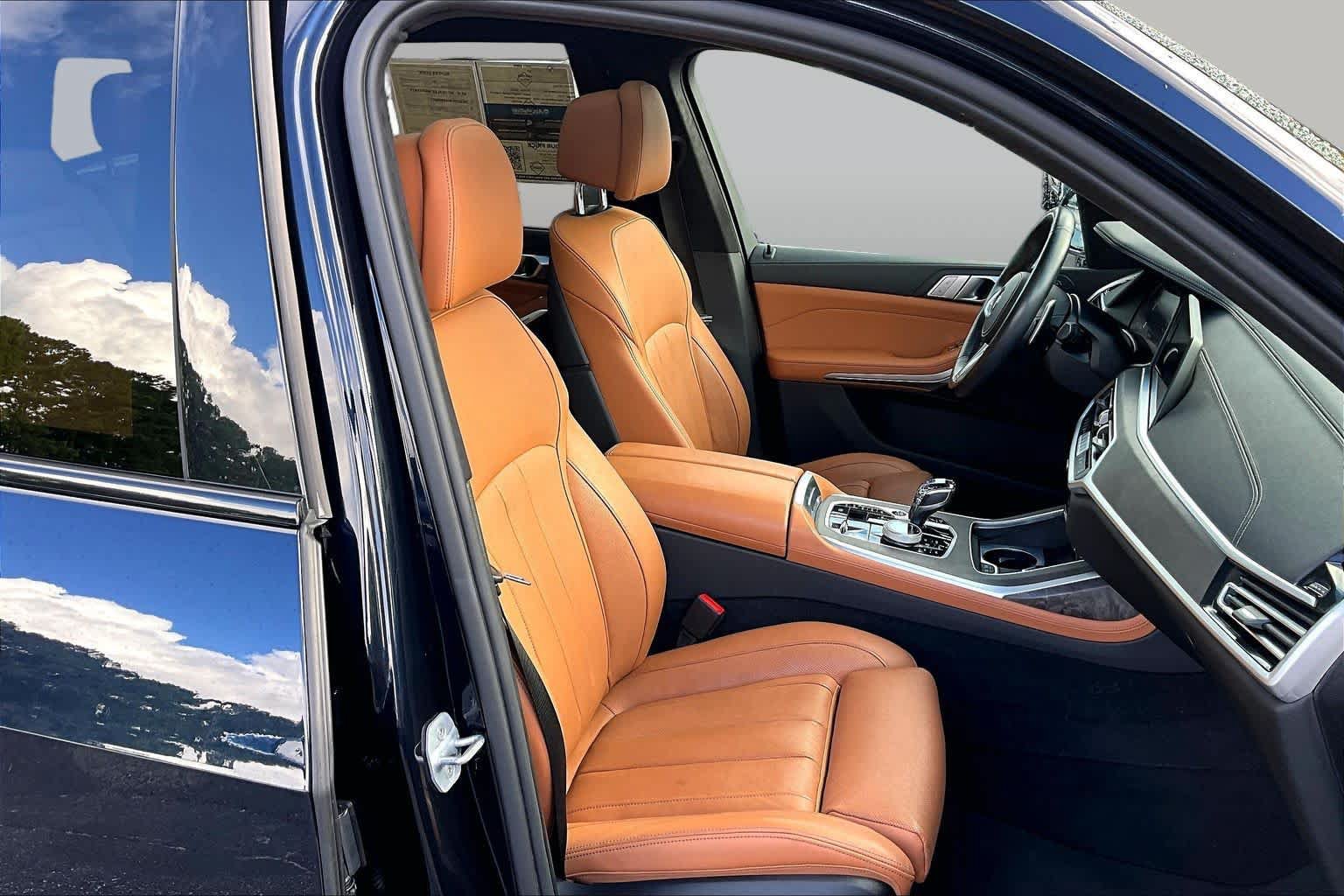 Used 2021 BMW X7 xDrive40i w/ M Sport Package AWD/4WD image 9