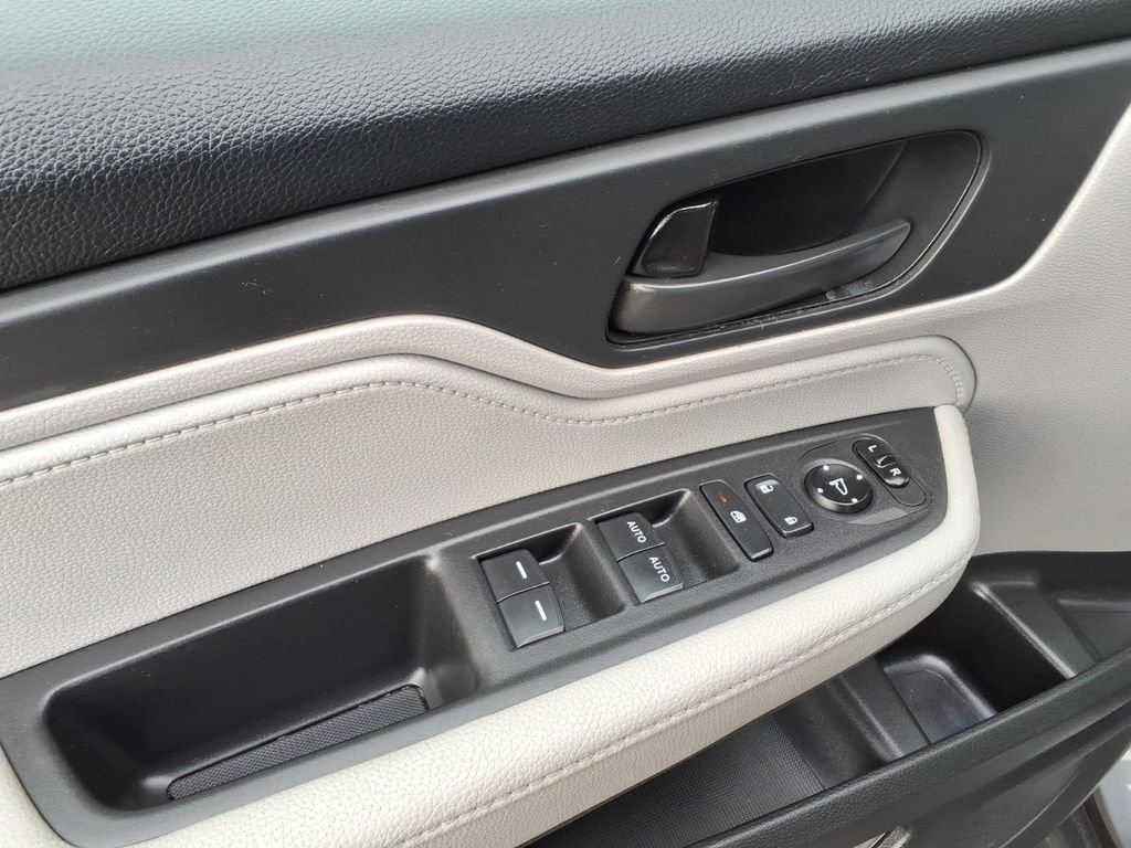 Used 2019 Honda Odyssey LX image 13