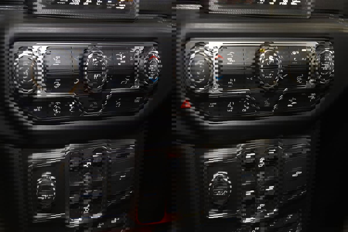 Used 2022 Jeep Gladiator Mojave w/ Trailer Tow Package image 27