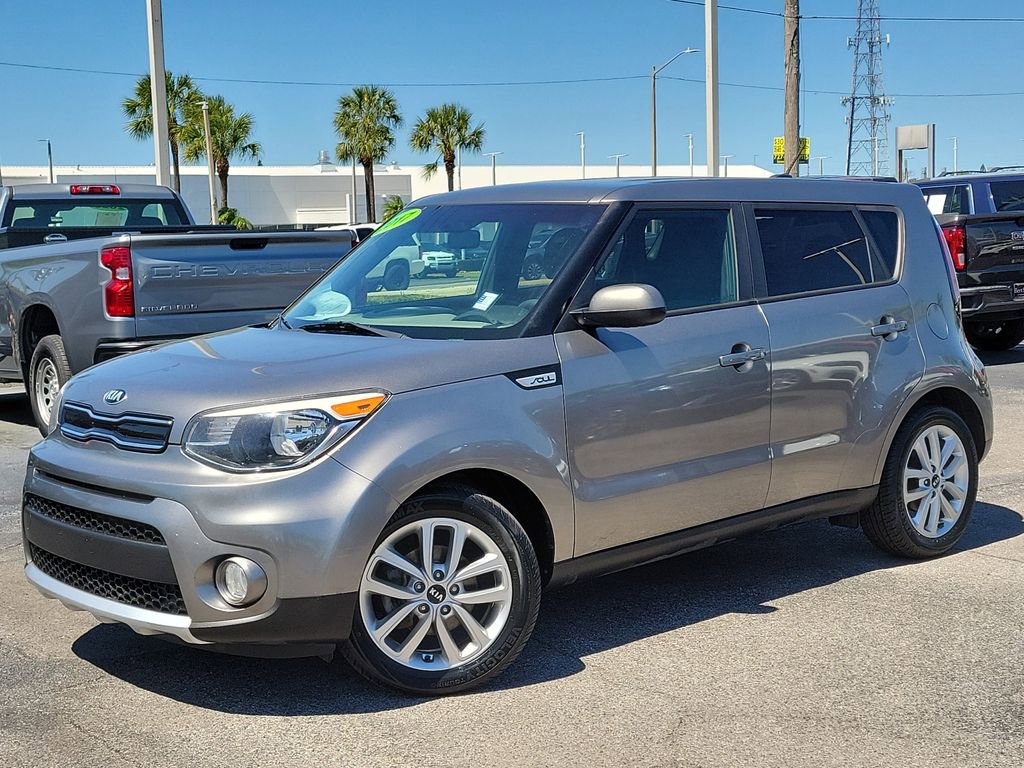 Used 2017 Kia Soul + image 1