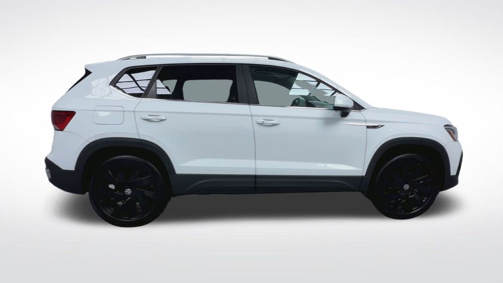 Used 2024 Volkswagen Taos SEL image 9