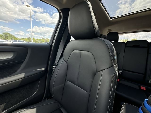 New 2025 Volvo XC40 B5 Plus w/ Protection Package Premier image 28