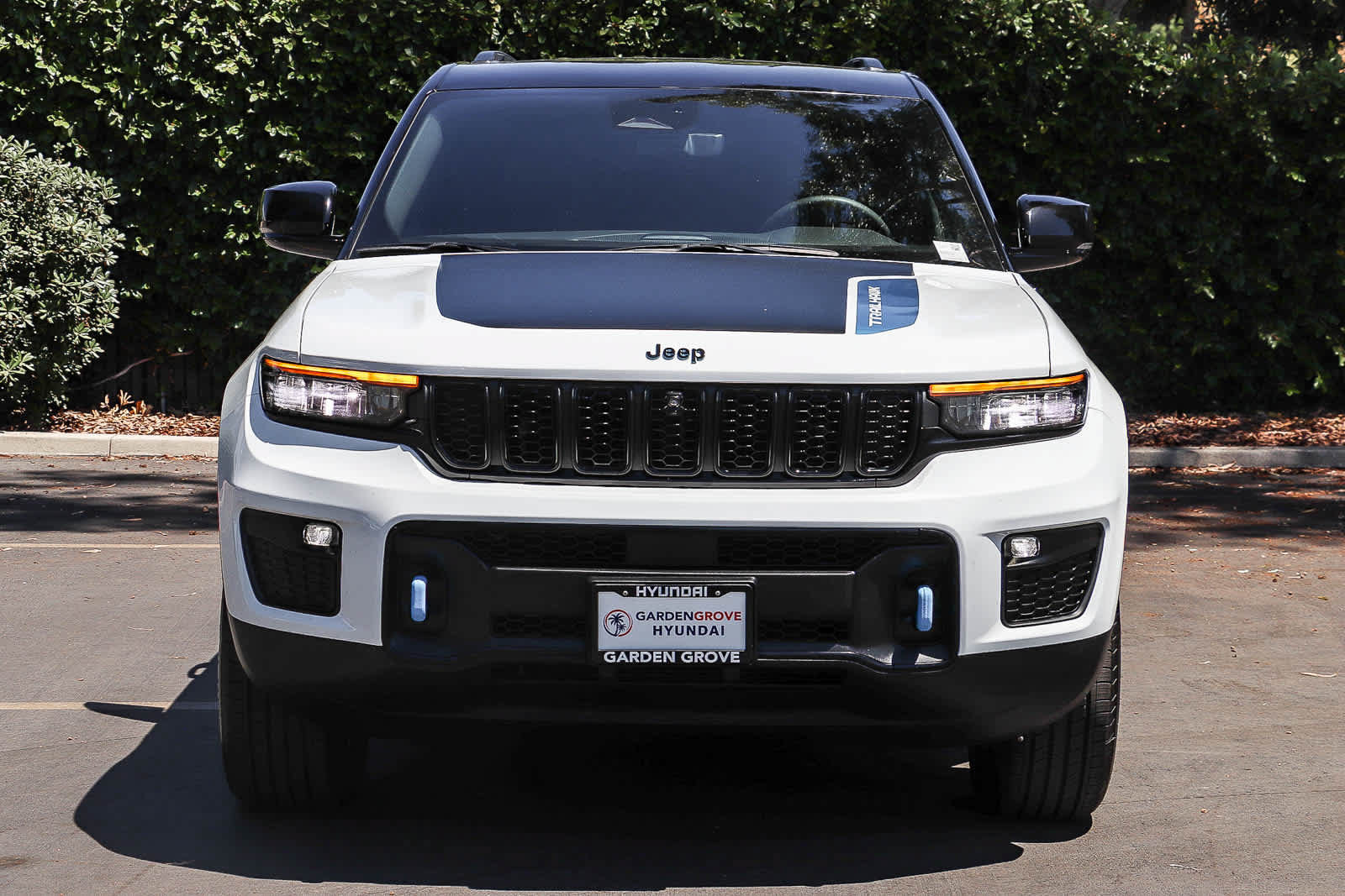 Used 2022 Jeep Grand Cherokee Trailhawk w/ Luxury Tech Group III AWD/4WD image 2