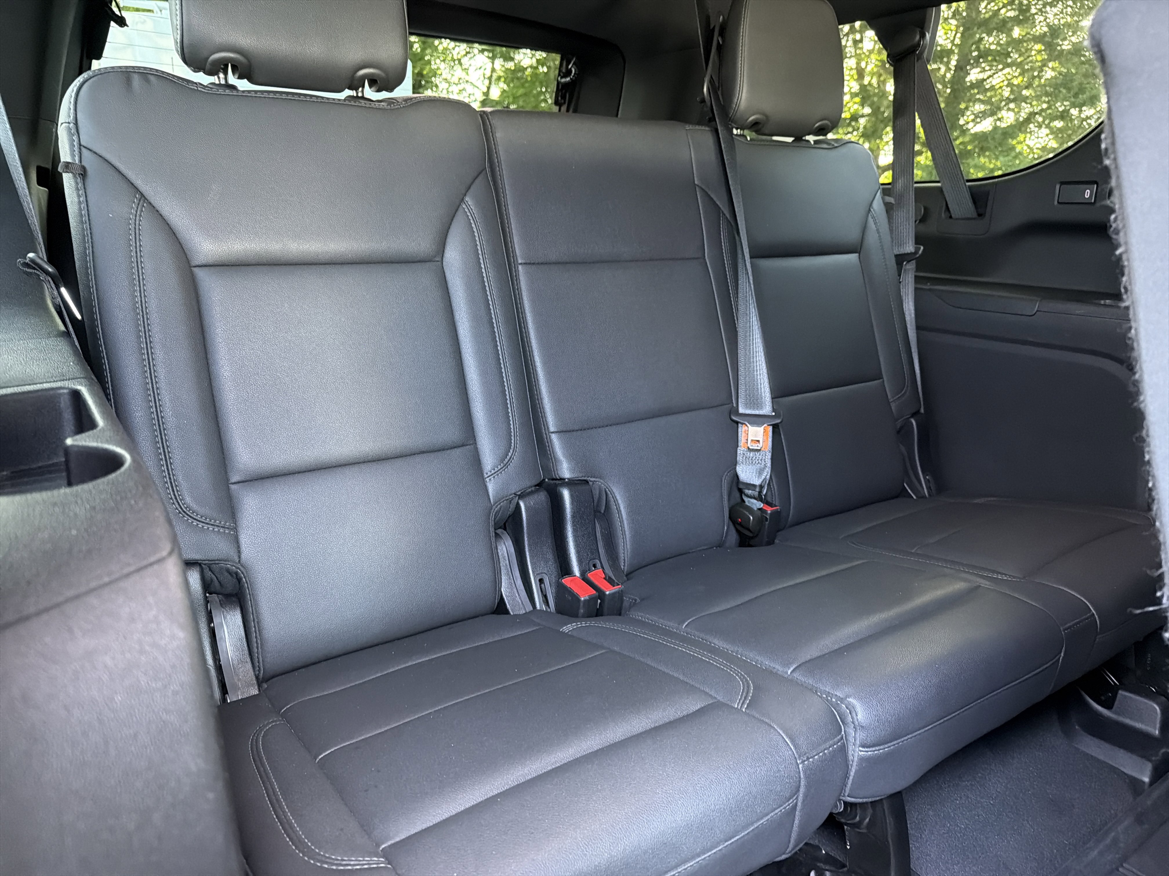 Used 2022 Chevrolet Suburban Z71 w/ Luxury Package AWD/4WD image 31