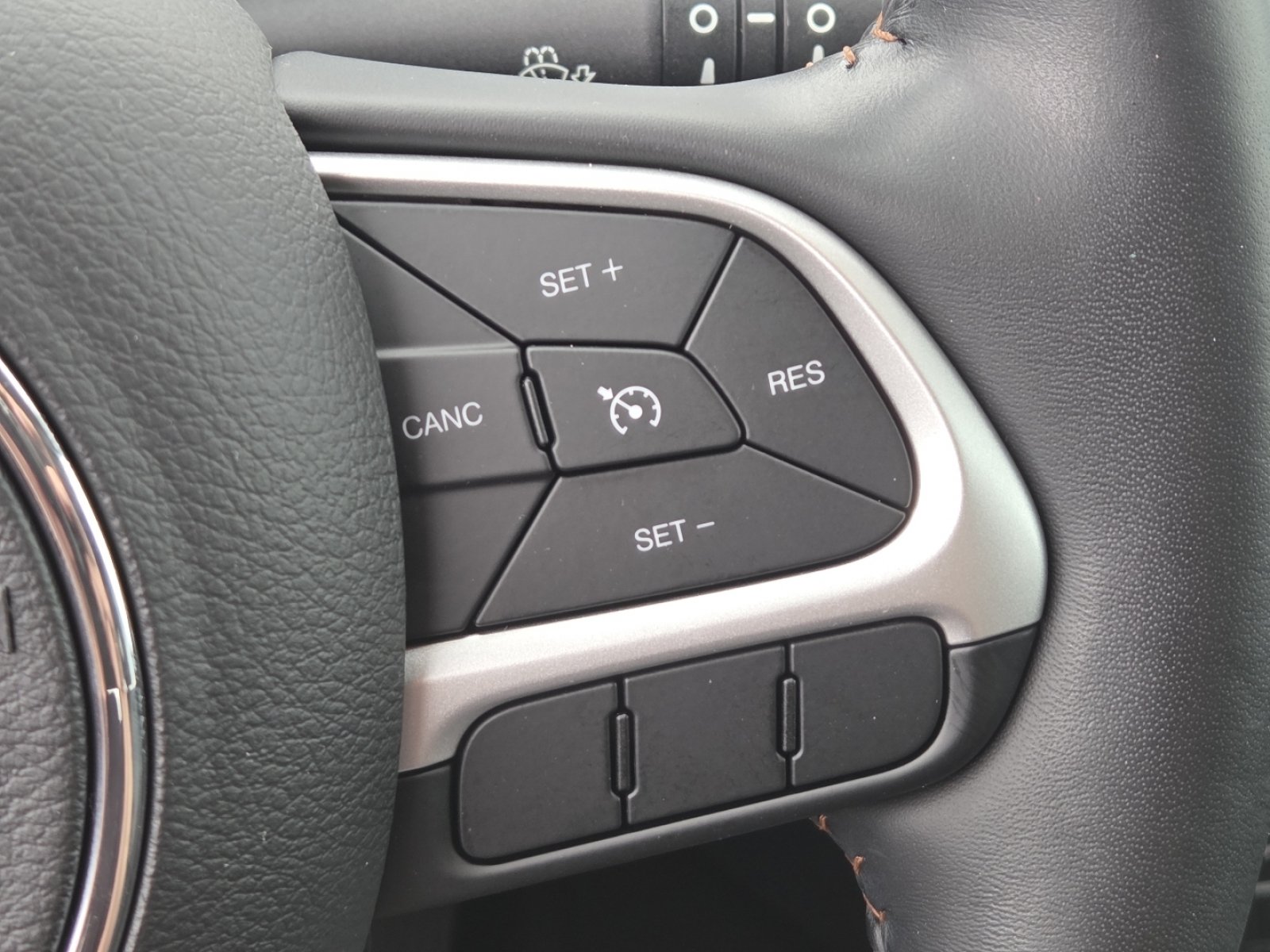 Used 2021 Jeep Compass Latitude w/ Convenience Group AWD/4WD image 5