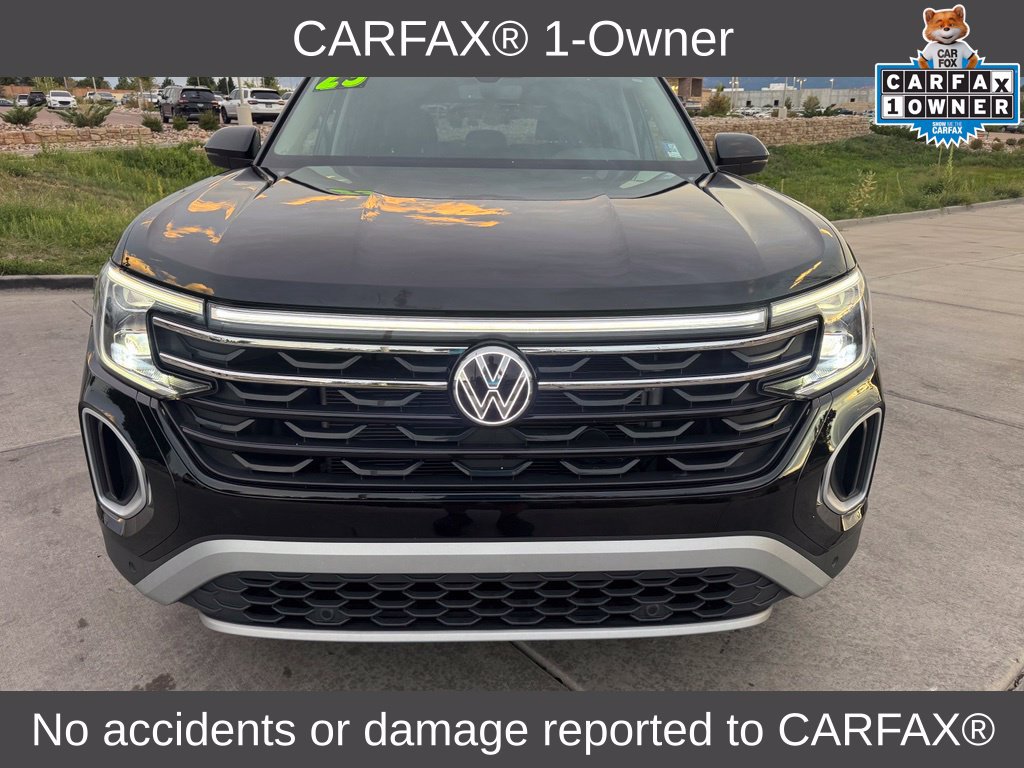 Used 2025 Volkswagen Atlas Peak Edition SE AWD/4WD image 2