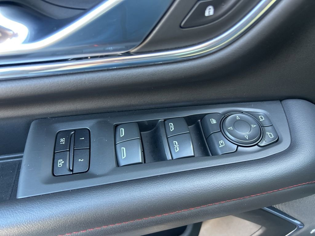 Used 2022 Chevrolet Suburban RST w/ Luxury Package image 17