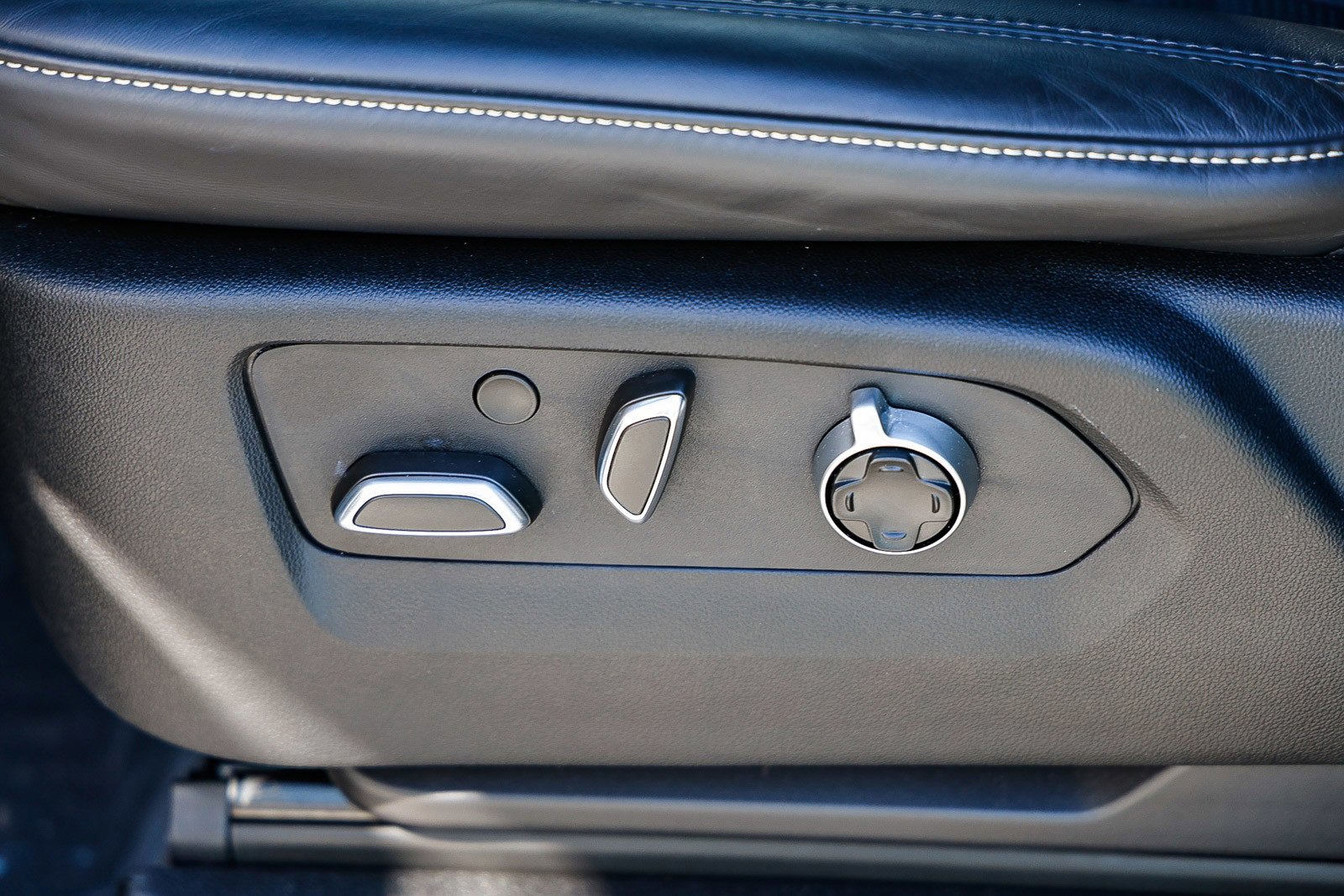 Used 2025 Cadillac Escalade V w/ LPO, Floor Liner Package image 23