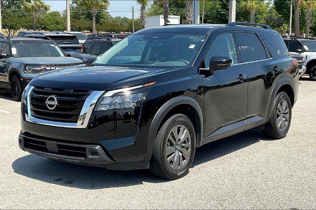 Used 2025 Nissan Pathfinder SV FWD image 3