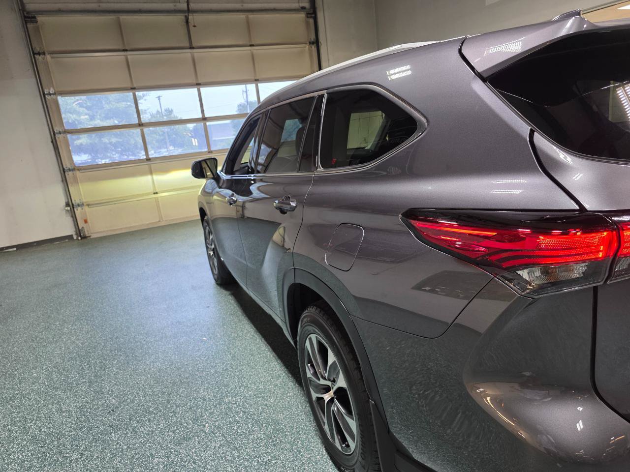 Used 2022 Toyota Highlander XLE AWD/4WD image 10