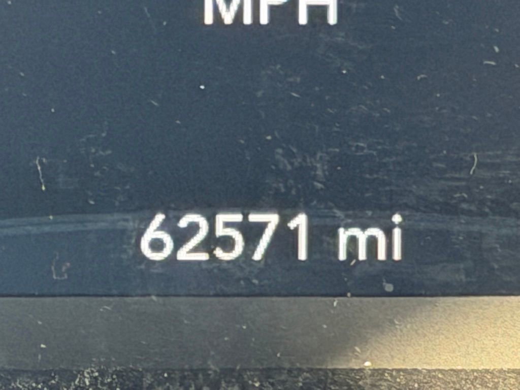 Used 2022 Chrysler Voyager LX image 38