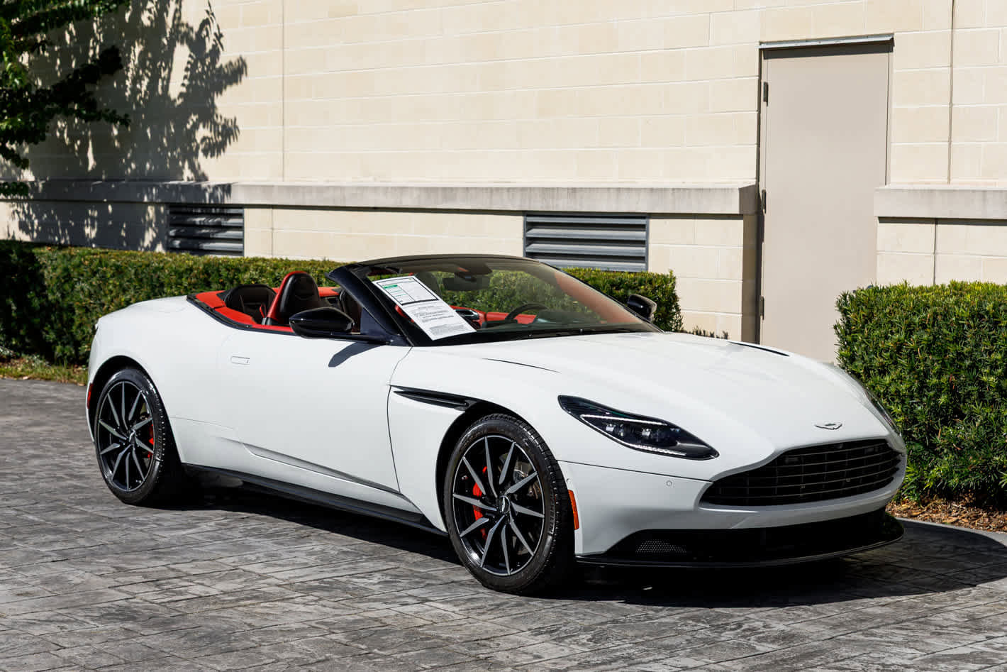 Used 2019 Aston Martin DB11 Volante image 18