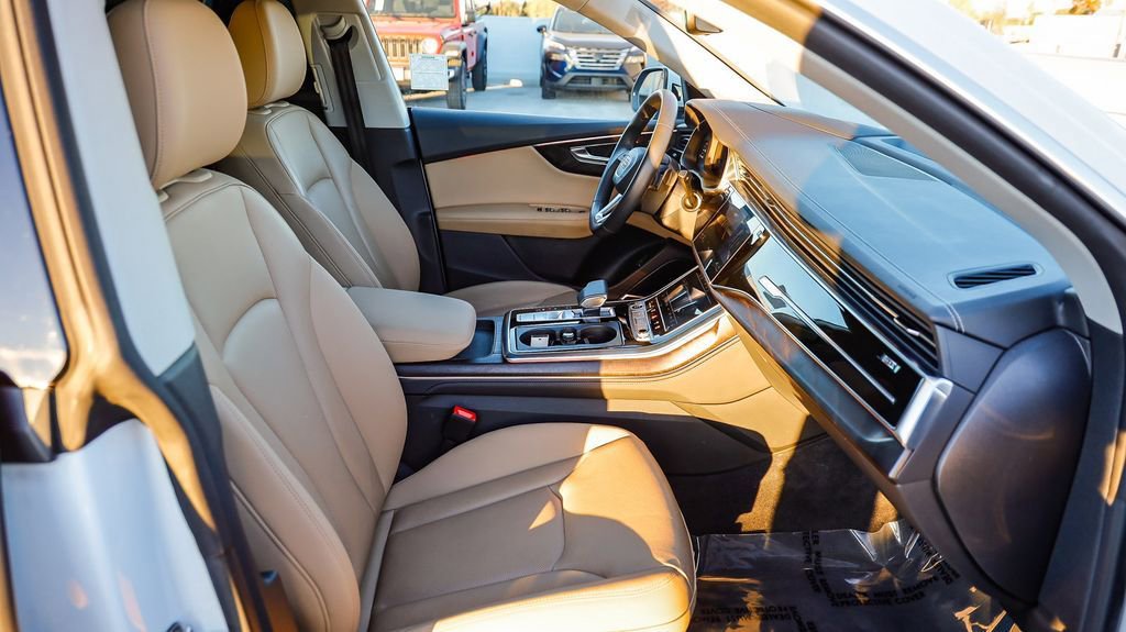 Used 2023 Audi Q8 Prestige w/ Prestige Package image 18