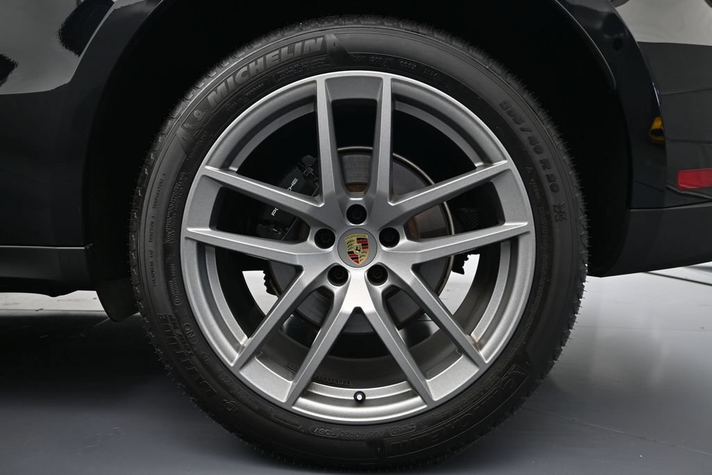Certified 2025 Porsche Macan AWD/4WD image 35