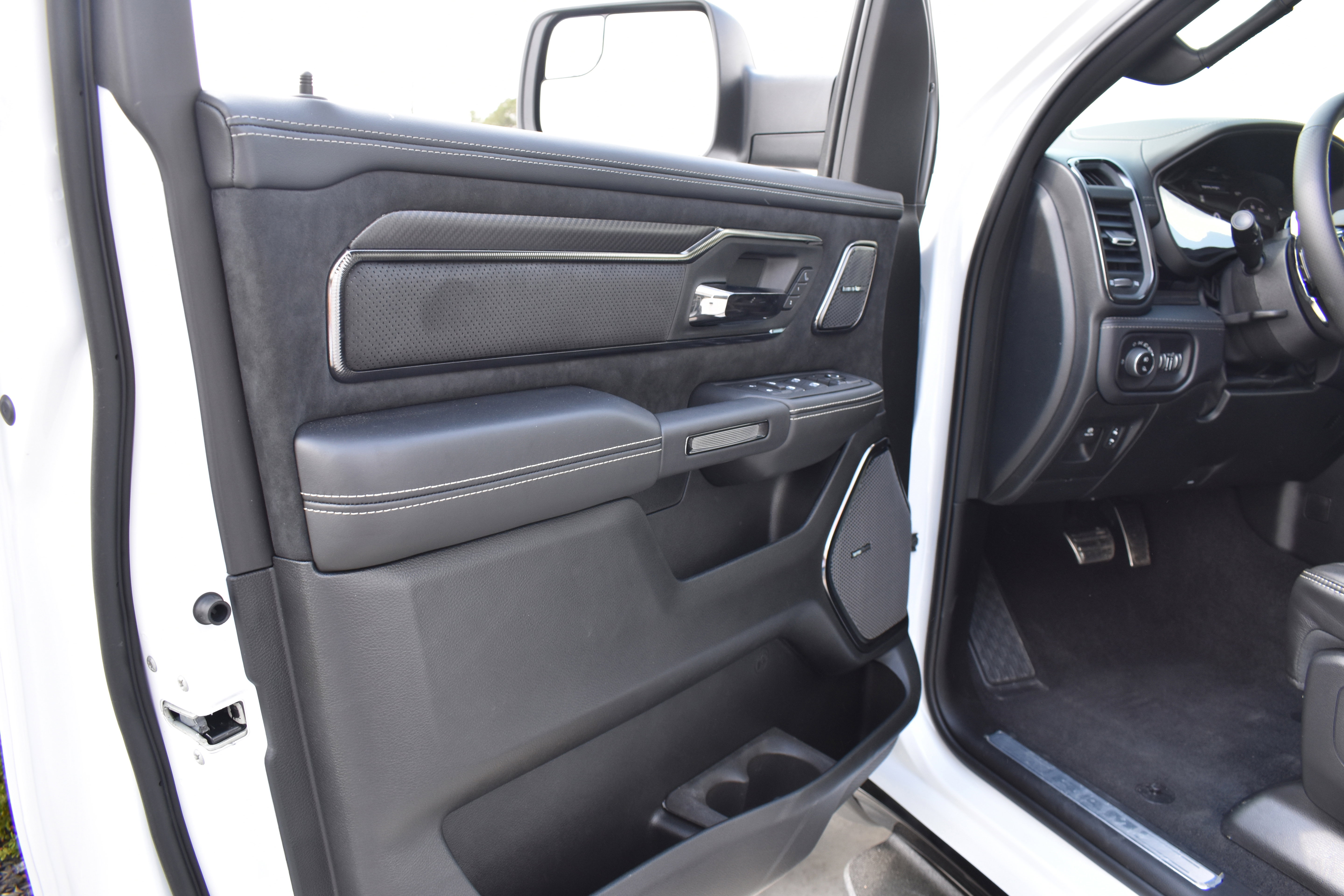 New 2026 RAM 1500 RHO image 27