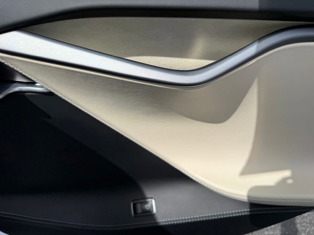 Used 2020 Tesla Model S AWD image 34