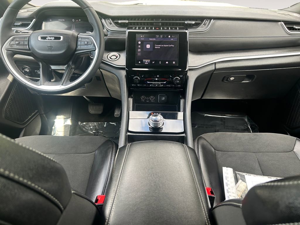 Used 2024 Jeep Grand Cherokee Altitude AWD/4WD image 13