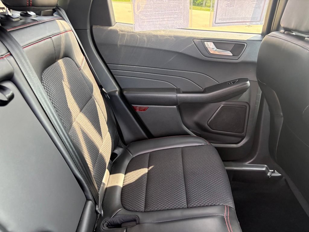 Used 2023 Ford Escape ST-Line Select AWD/4WD image 35
