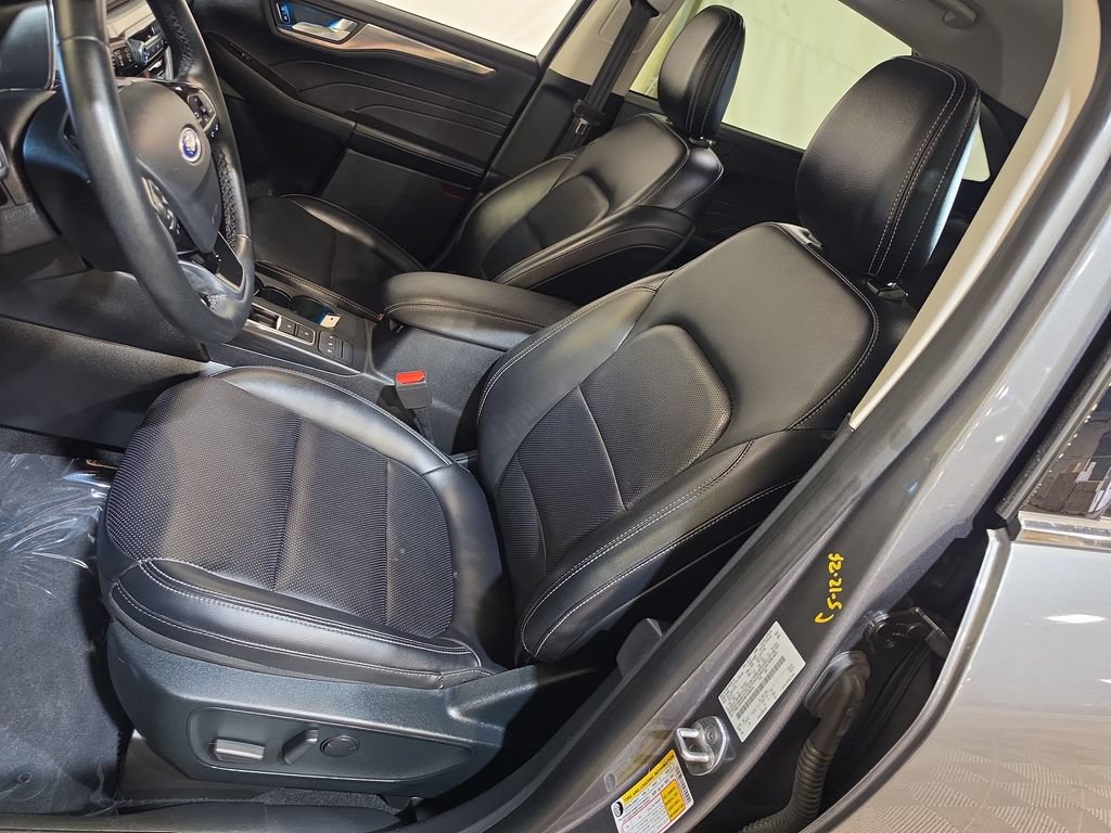 Used 2021 Ford Escape Titanium AWD/4WD image 13