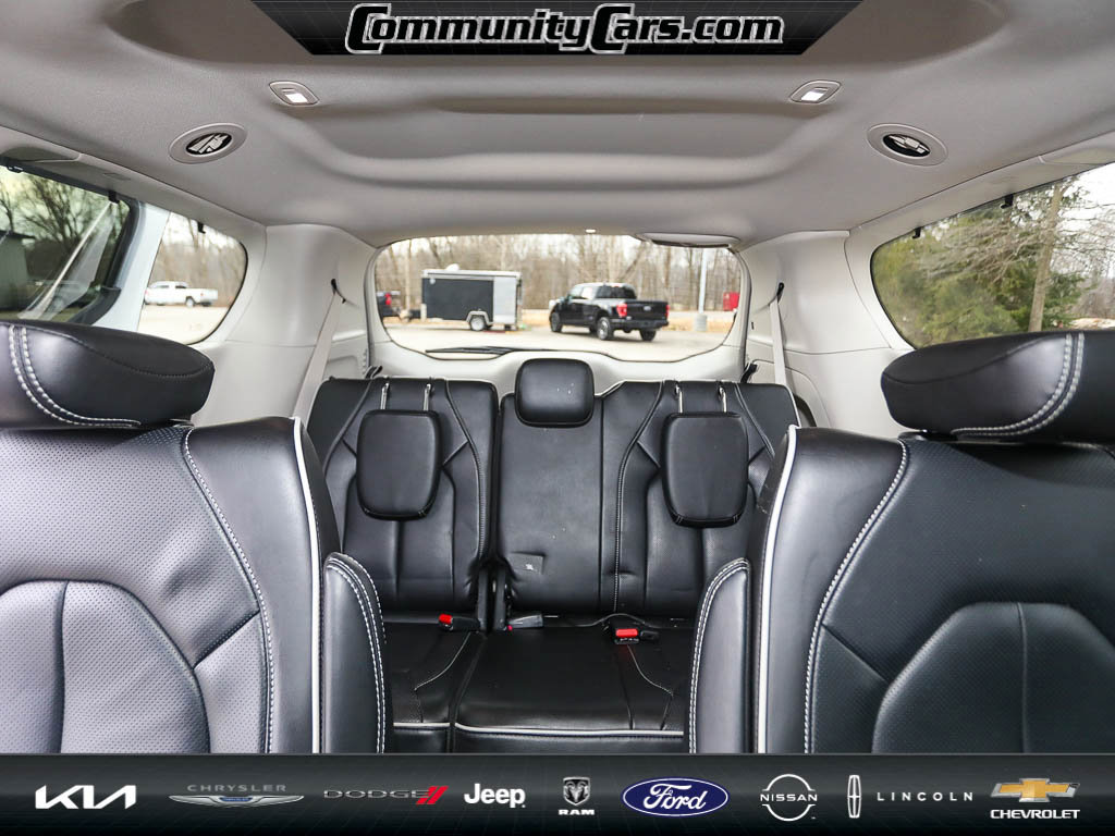 Used 2024 Chrysler Pacifica Limited image 24