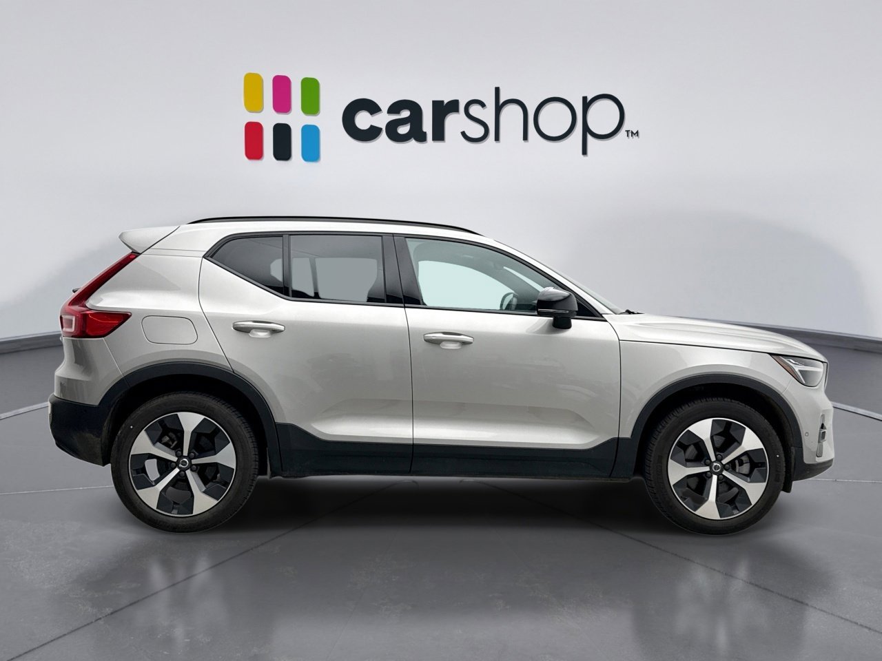 Used 2025 Volvo XC40 B5 Plus AWD/4WD image 6