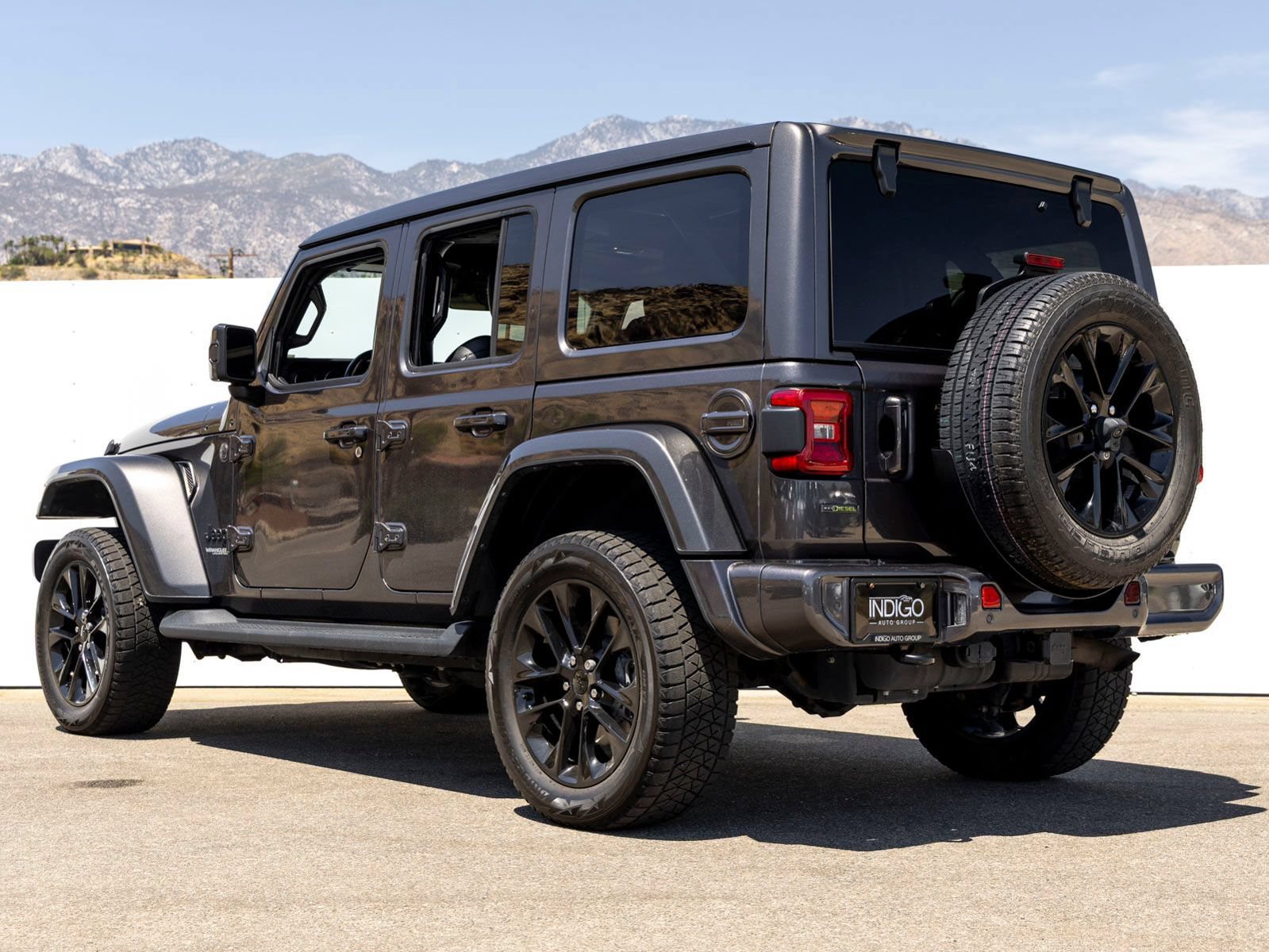 Used 2021 Jeep Wrangler Unlimited Sahara AWD/4WD image 4